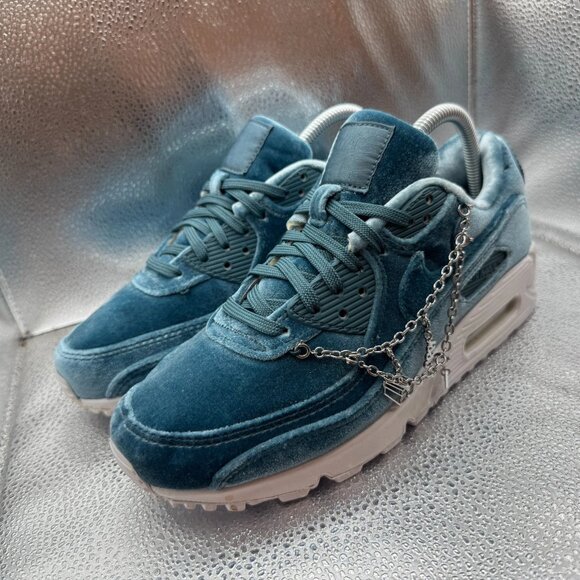 Size 8 Nike Air Max 90 Lucky Charm Womens Ash Green Athletic Sneaker DO2194-001 - Picture 3 of 11